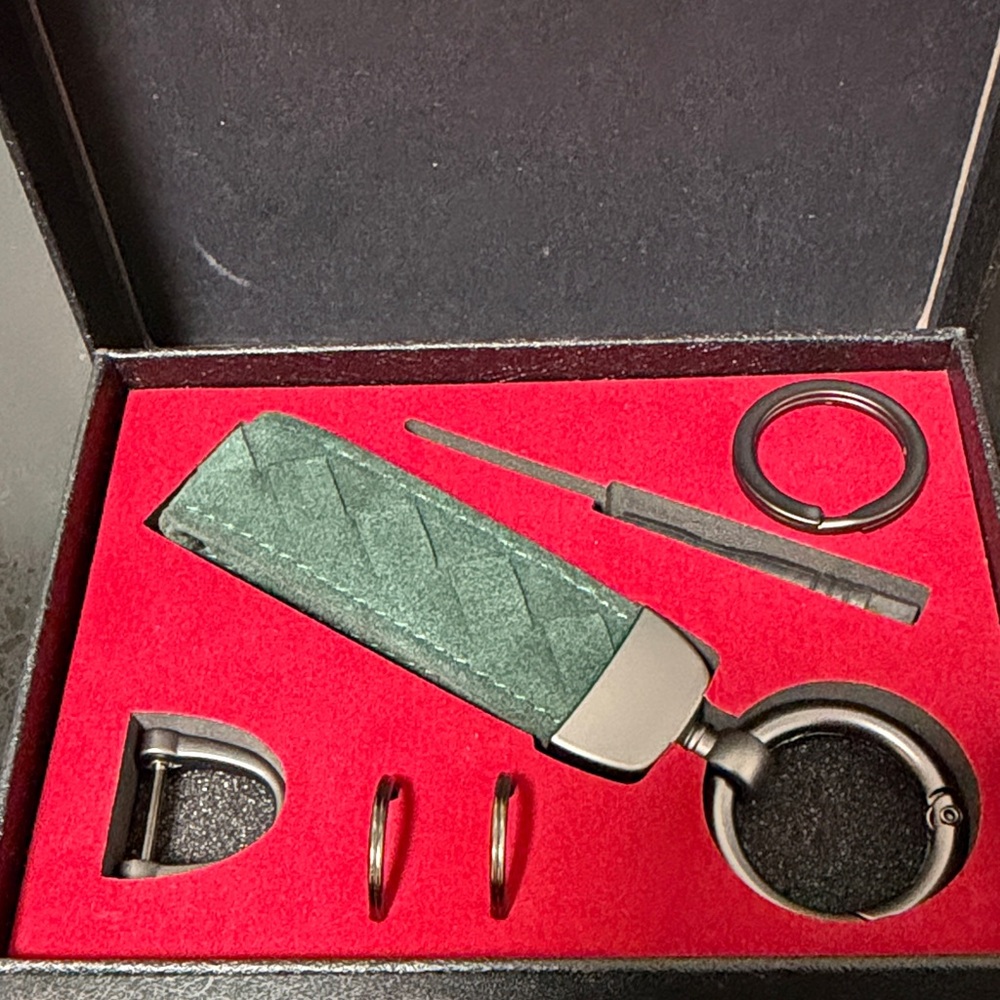 NEW IN BOX Green Suede Woven Leather Keychain Set Lanyard w D Ring